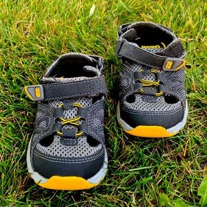 Stride Rite Made2Play toddler boy shoes: 6.5 M